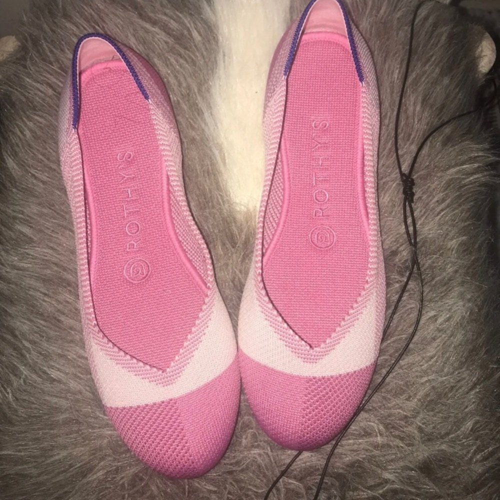 SOLD********Rothys Pink Captoe 7 🌸🌸🌸